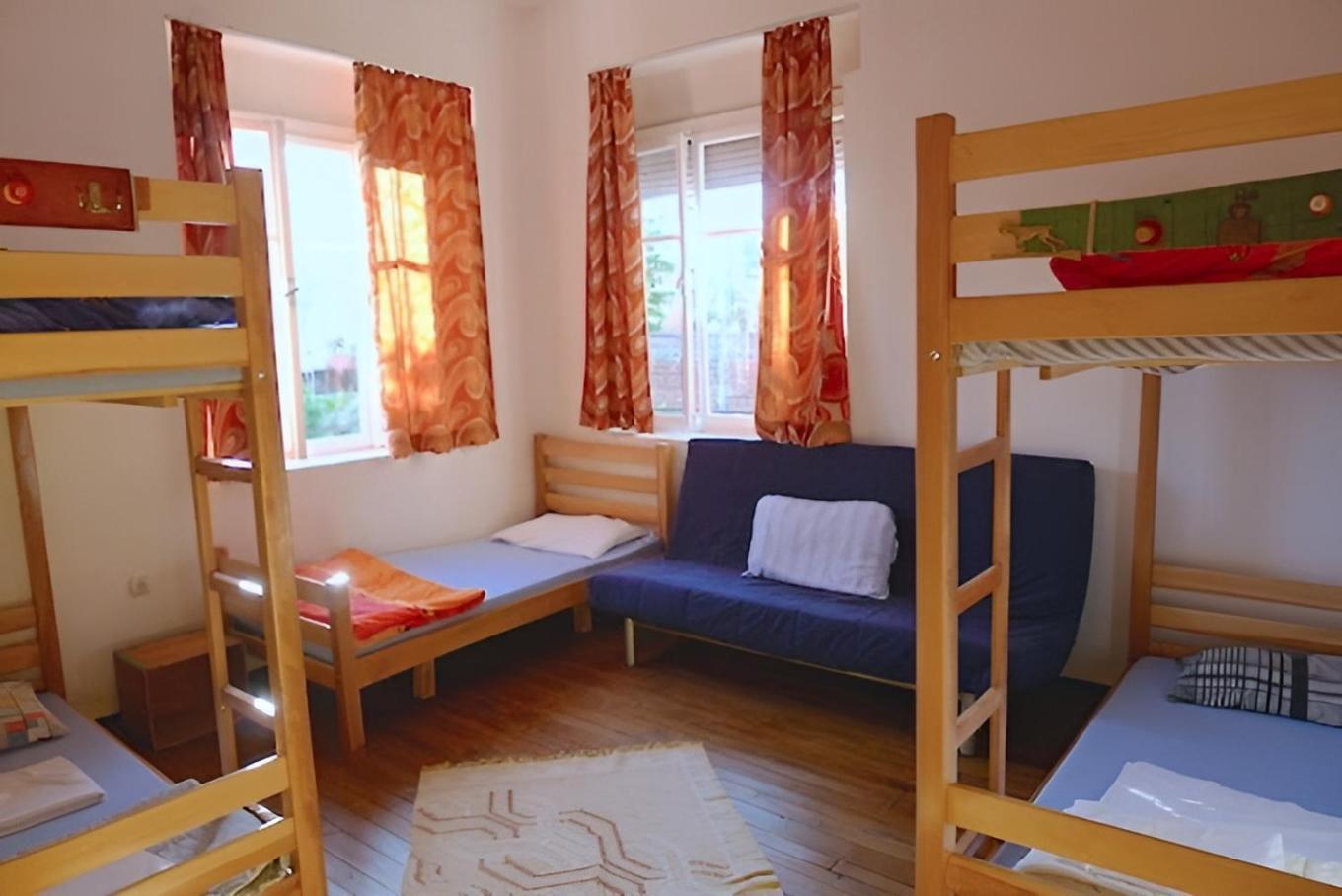 Backpacker Tirana